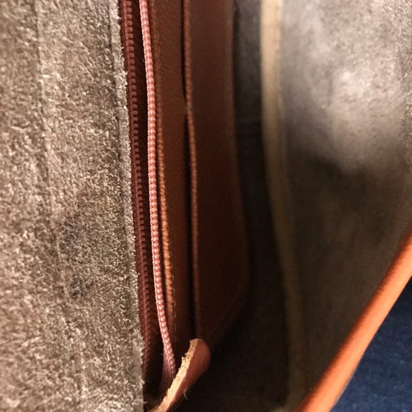 SOLD Vintage Dooney & Bourke crossbody - Picture 7 of 8